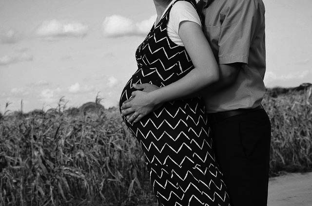 pregnancy-2792308_640