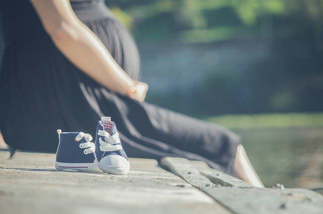 pregnant-2720433_640